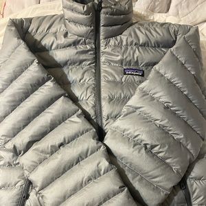 Patagonia gray puffer jacket. Man small. Wore 2 times.
